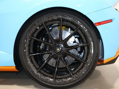 Used 2021 Lamborghini Huracan STO image 12