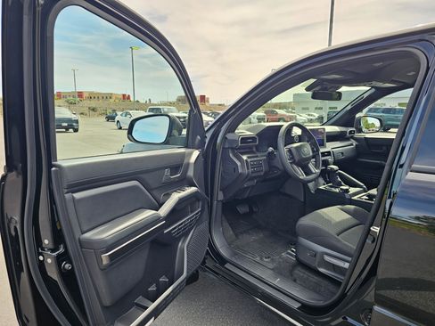 Used 2025 Toyota 4Runner SR5 AWD/4WD image 18