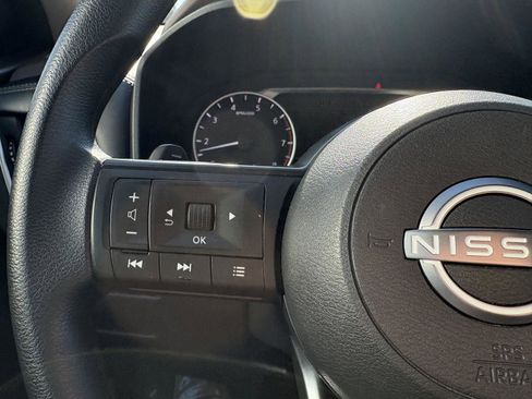 Used 2023 Nissan Rogue S image 8