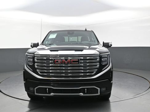 Used 2024 GMC Sierra 1500 Denali w/ Technology Package AWD/4WD image 4
