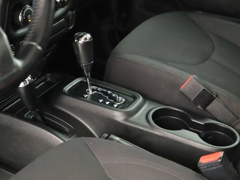 Used 2018 Jeep Wrangler Unlimited Sport w/ Connectivity Group AWD/4WD image 17