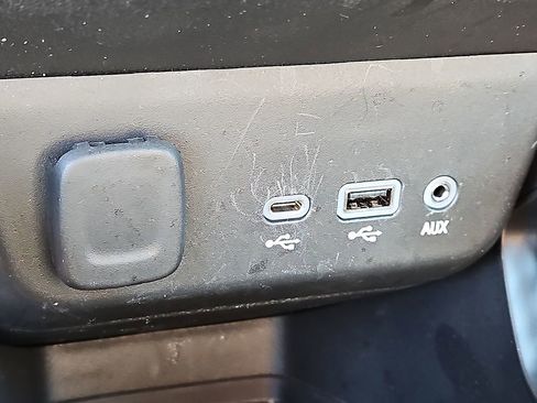 Used 2023 Chevrolet TrailBlazer RS image 23