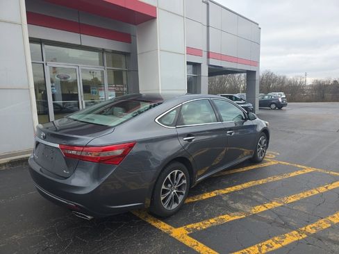 Used 2018 Toyota Avalon XLE image 3