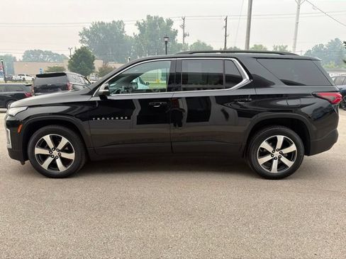 Used 2023 Chevrolet Traverse LT w/ LT Premium Package AWD/4WD image 6
