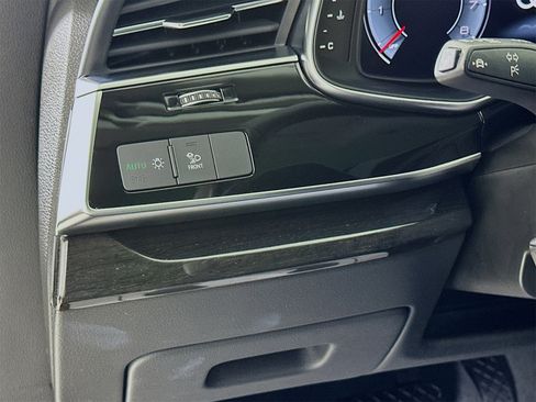 Used 2022 Audi Q7 3.0T Premium image 11