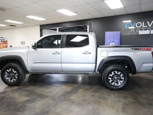 Used 2019 Toyota Tacoma TRD Off-Road w/ Technology Package image 8