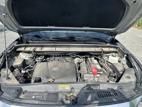 Used 2021 Toyota Highlander XLE AWD/4WD image 27
