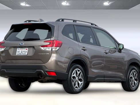 Used 2023 Subaru Forester Premium image 3