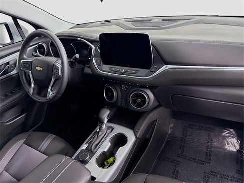 Used 2025 Chevrolet Blazer LT image 28