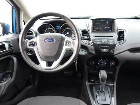Used 2014 Ford Fiesta SE w/ Equipment Group 201A FWD image 3