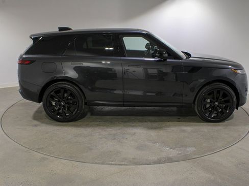 New 2025 Land Rover Range Rover Sport SE image 6