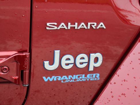 Used 2021 Jeep Wrangler Unlimited Sahara w/ Cold Weather Group AWD/4WD image 8