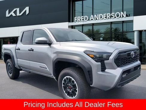 Used 2025 Toyota Tacoma TRD Off-Road AWD/4WD image 1