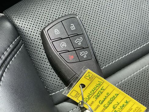 Used 2025 GMC Sierra EV Denali AWD/4WD image 27