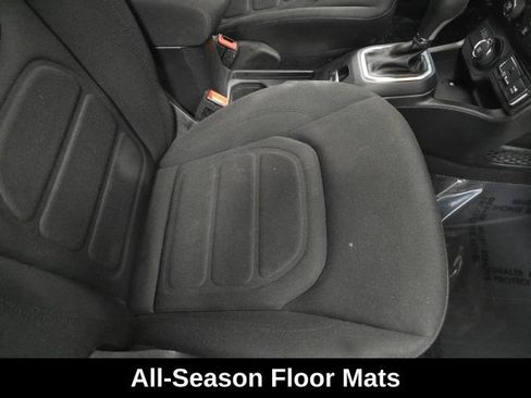 Used 2019 Jeep Renegade Latitude w/ Cold Weather Group AWD/4WD image 6