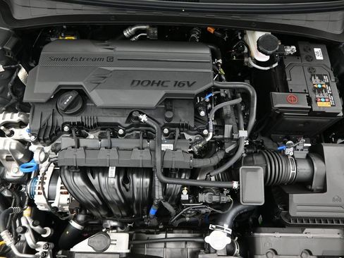 Used 2025 Hyundai Elantra Sport image 30