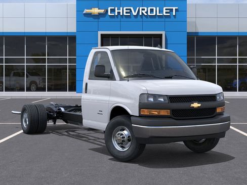 New 2025 Chevrolet Express 4500 w/ Power Convenience Package RWD image 25