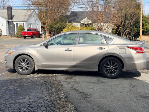 Used 2015 Nissan Altima 2.5 S w/ Sport Value Package image 11