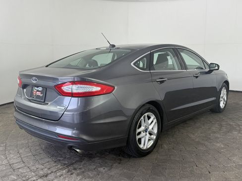 Used 2016 Ford Fusion SE w/ Equipment Group 202A FWD image 9