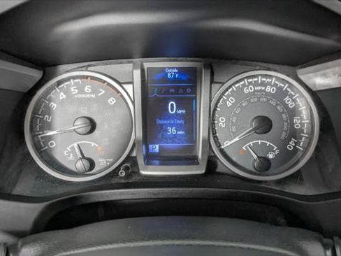 Used 2017 Toyota Tacoma SR5 RWD image 27