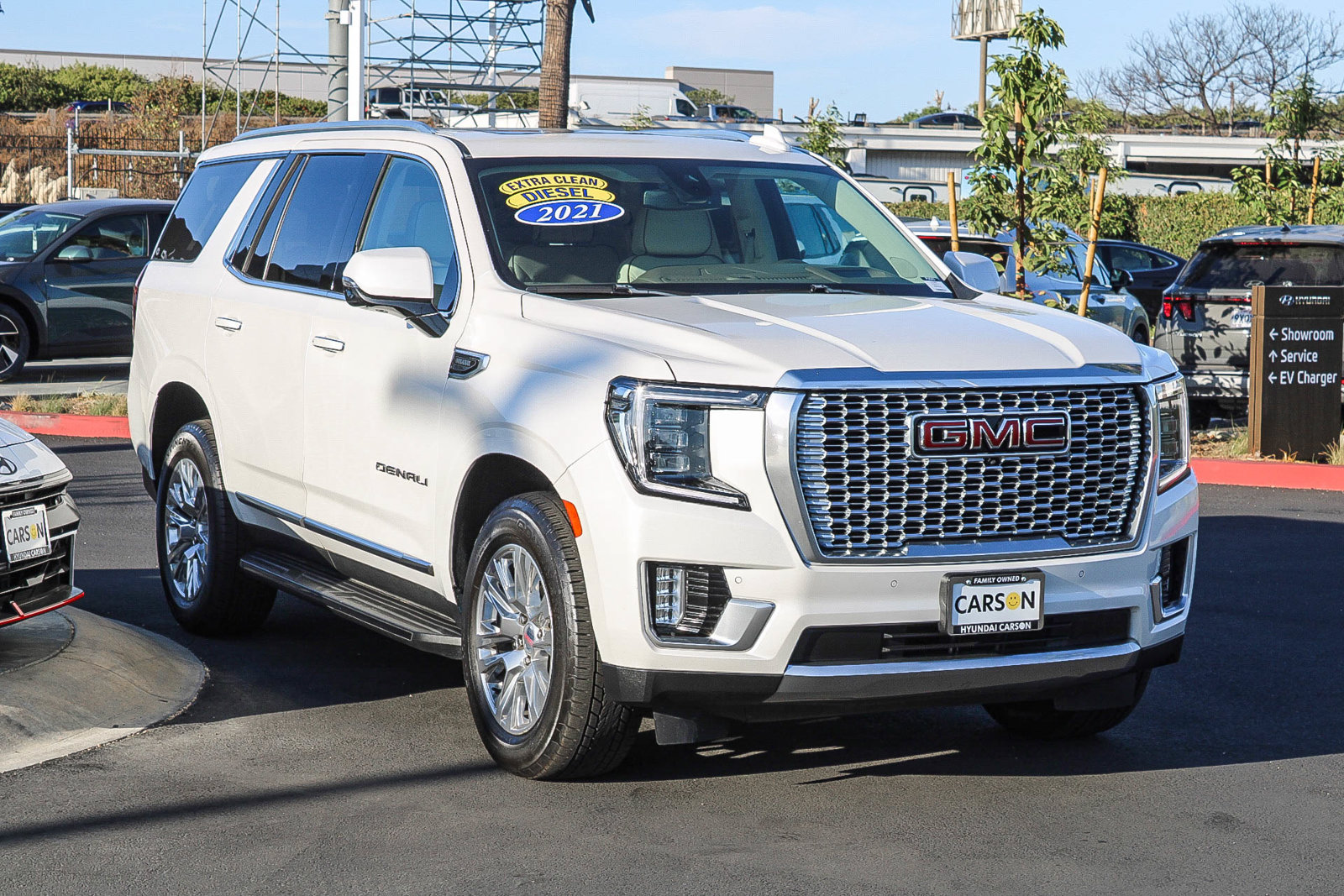 Used 2021 GMC Yukon Denali AWD/4WD image 3