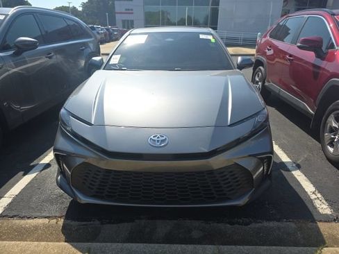 Used 2025 Toyota Camry SE FWD image 2