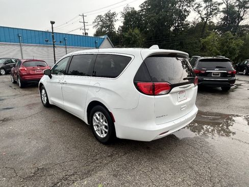 Used 2017 Chrysler Pacifica LX FWD image 10