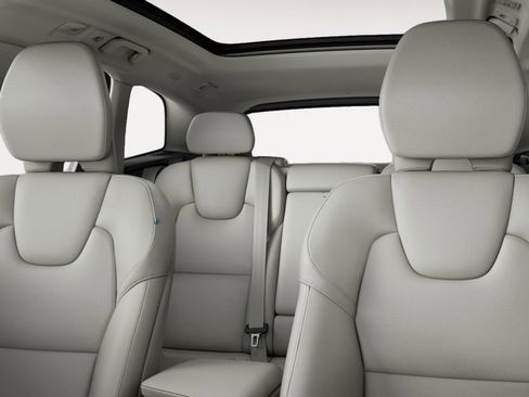 Certified 2023 Volvo XC60 B5 Plus w/ Climate Package AWD/4WD image 7