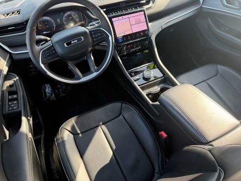 Used 2025 Jeep Grand Cherokee L Limited w/ Luxury Tech Group II image 23