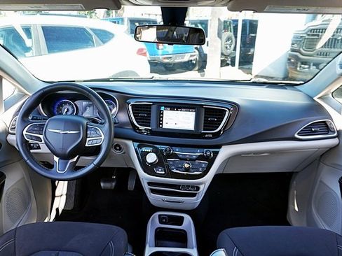 Used 2022 Chrysler Voyager LX image 19