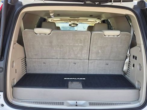 Used 2016 Cadillac Escalade Luxury image 13