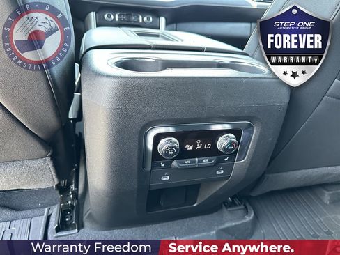 Used 2023 GMC Yukon SLT w/ SLT Luxury Package RWD image 18