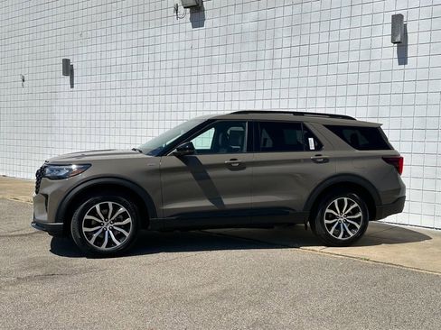 New 2026 Ford Explorer ST-Line AWD/4WD image 2