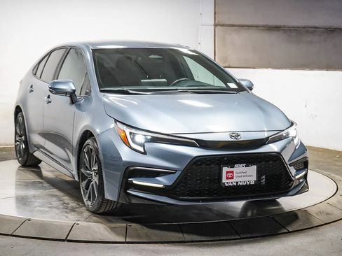Certified 2025 Toyota Corolla SE image 3