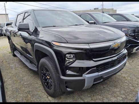 Used 2025 Chevrolet Silverado EV LT AWD/4WD image 2