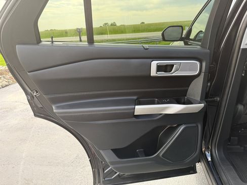 Used 2022 Ford Explorer Limited w/ Class IV Trailer Tow Package AWD/4WD image 34