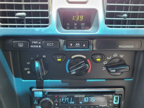 Used 2002 Toyota 4Runner SR5 AWD/4WD image 18