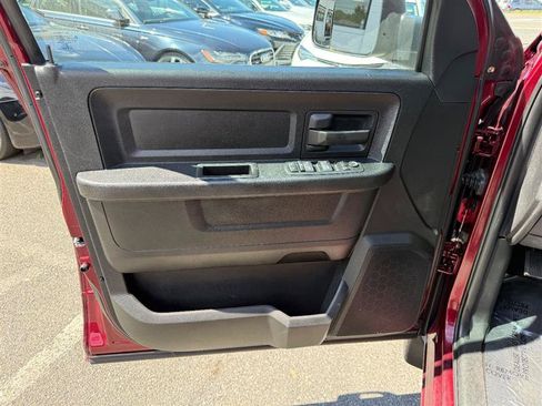 Used 2018 RAM 1500 Express AWD/4WD image 17