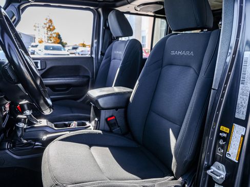 Used 2020 Jeep Wrangler Unlimited Sahara image 9