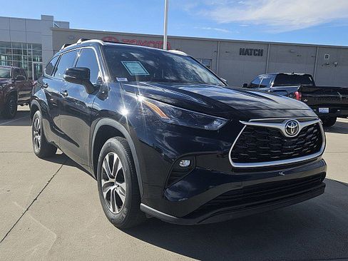 Used 2022 Toyota Highlander XLE image 4