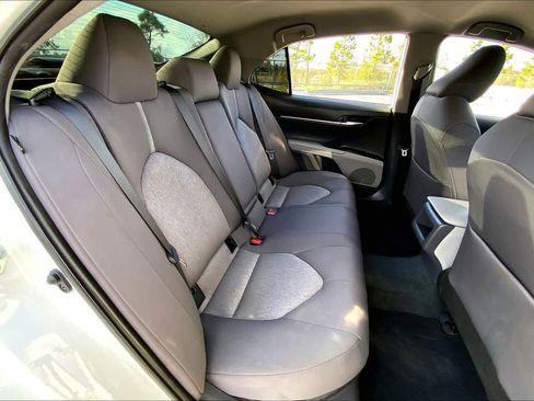 Used 2022 Toyota Camry LE image 18
