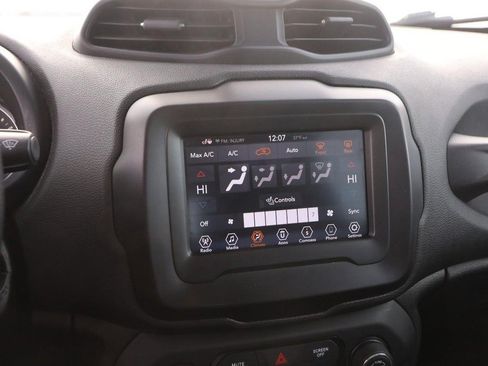 Used 2018 Jeep Renegade Limited image 15