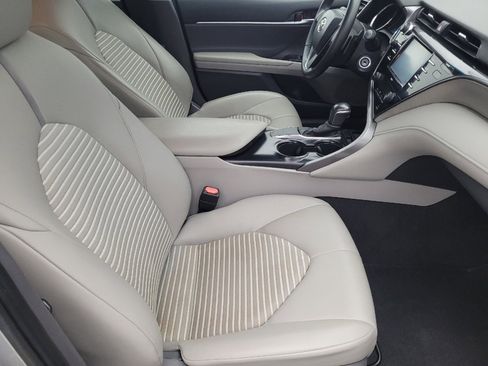 Used 2020 Toyota Camry SE image 21