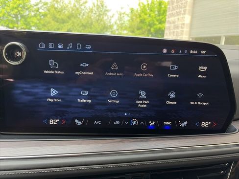 Used 2025 Chevrolet Suburban Z71 AWD/4WD image 13