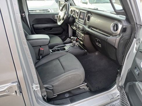 Used 2020 Jeep Wrangler Unlimited Sahara image 7