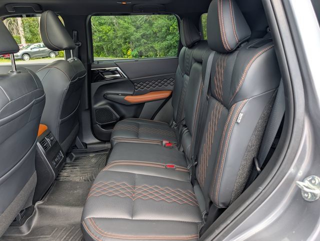 Used 2023 Mitsubishi Outlander SEL AWD/4WD image 17