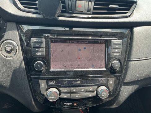Used 2018 Nissan Rogue SV w/ Premium Package FWD image 14