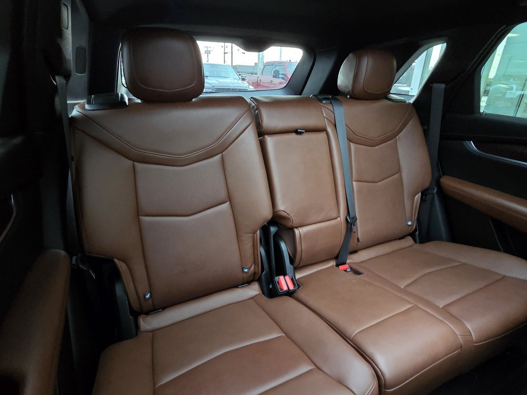 Used 2023 Cadillac XT5 Premium Luxury w/ Technology Package AWD/4WD image 5