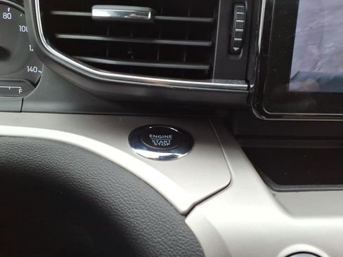 Used 2023 Ford Explorer XLT w/ Equipment Group 202A AWD/4WD image 22