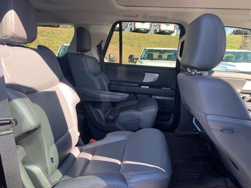 New 2025 Ford Expedition Active image 13